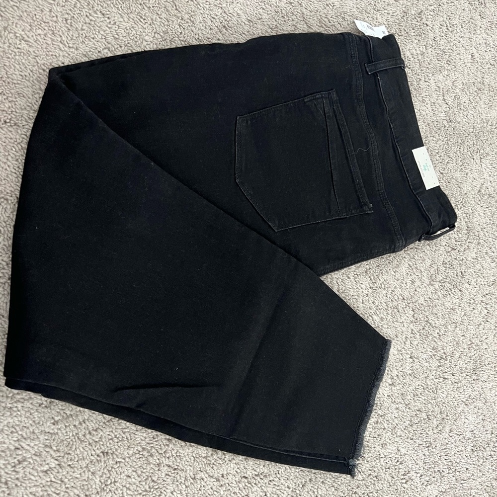 New with tags- Size 20 - high rise crop